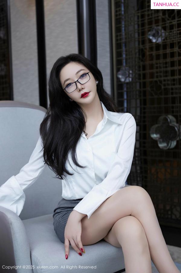   [XiuRen]高清写真图 2025.03.06 No.9976 心妍小公主 美腿丝袜第12张图片